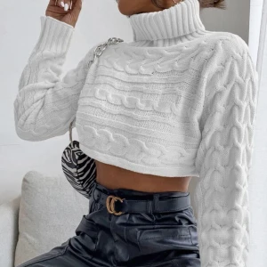 stickad tröja - jättefin stickad tröja, aldrig använd utan endast testad.  