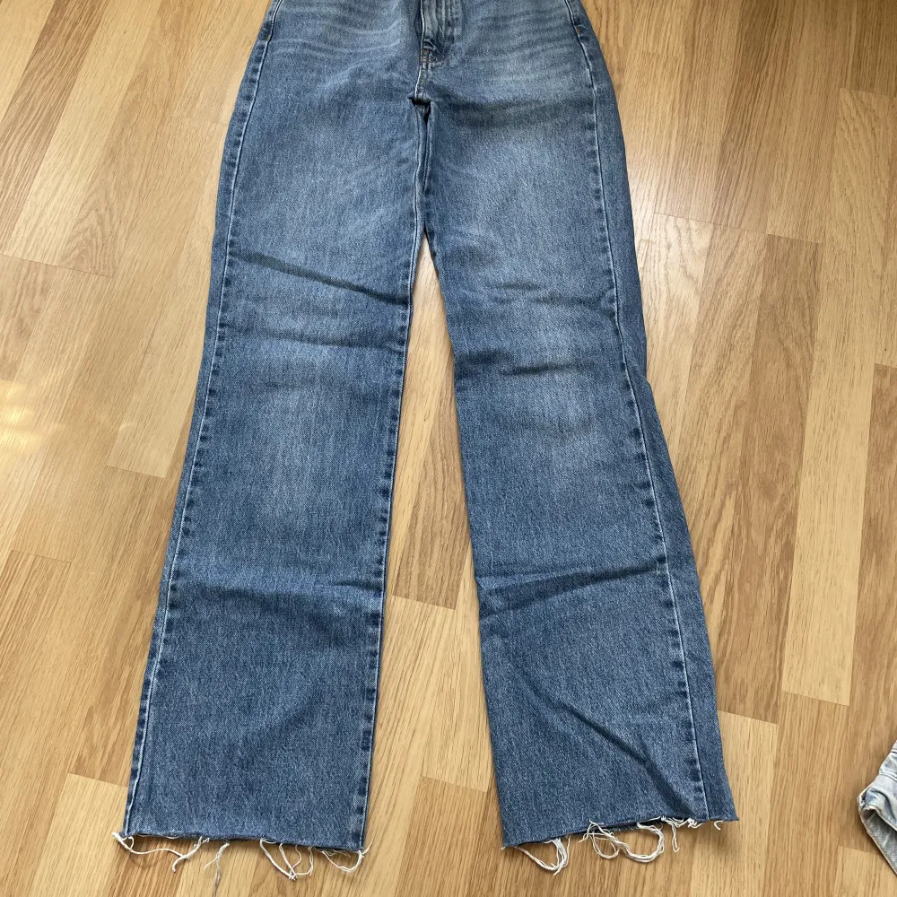 Jeans från ASOS använda två gånger i storlek 32.. Jeans & Byxor.