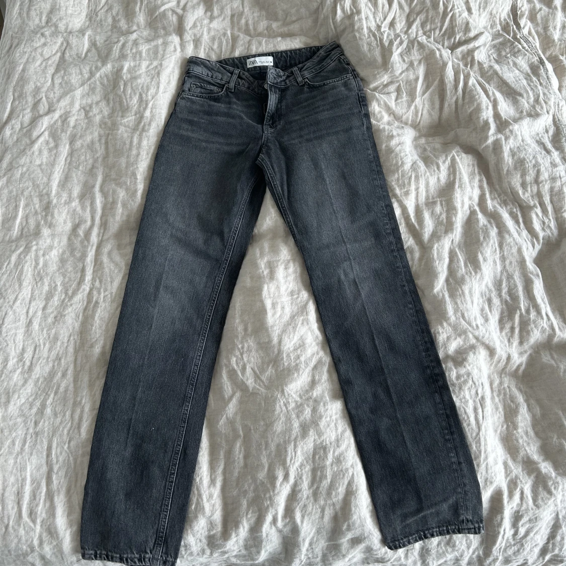 Zara mid waist straight jeans  - 90