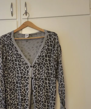 Lång Kofta - Använd kofta. Storlek L. 