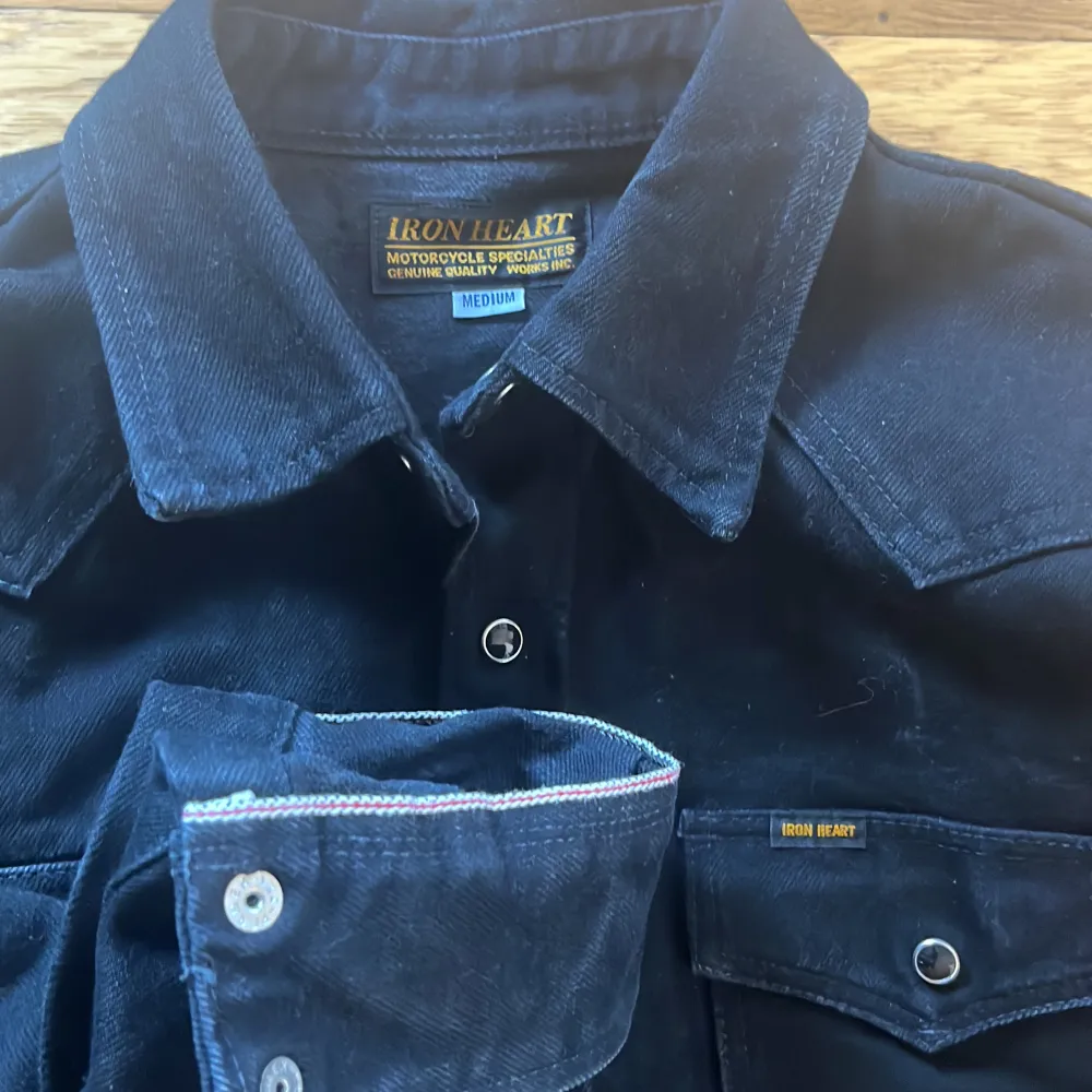 IHSH-295-BB  Iron Heart's western cut shirt made from a 14oz black warp/black weft selvedge denim. The warp is black sulphur rope dyed, the weft is black sulphur dipped. Constructed with black tonal stitching. Will fade to grey.  Washed and slightly worn.. Skjortor.