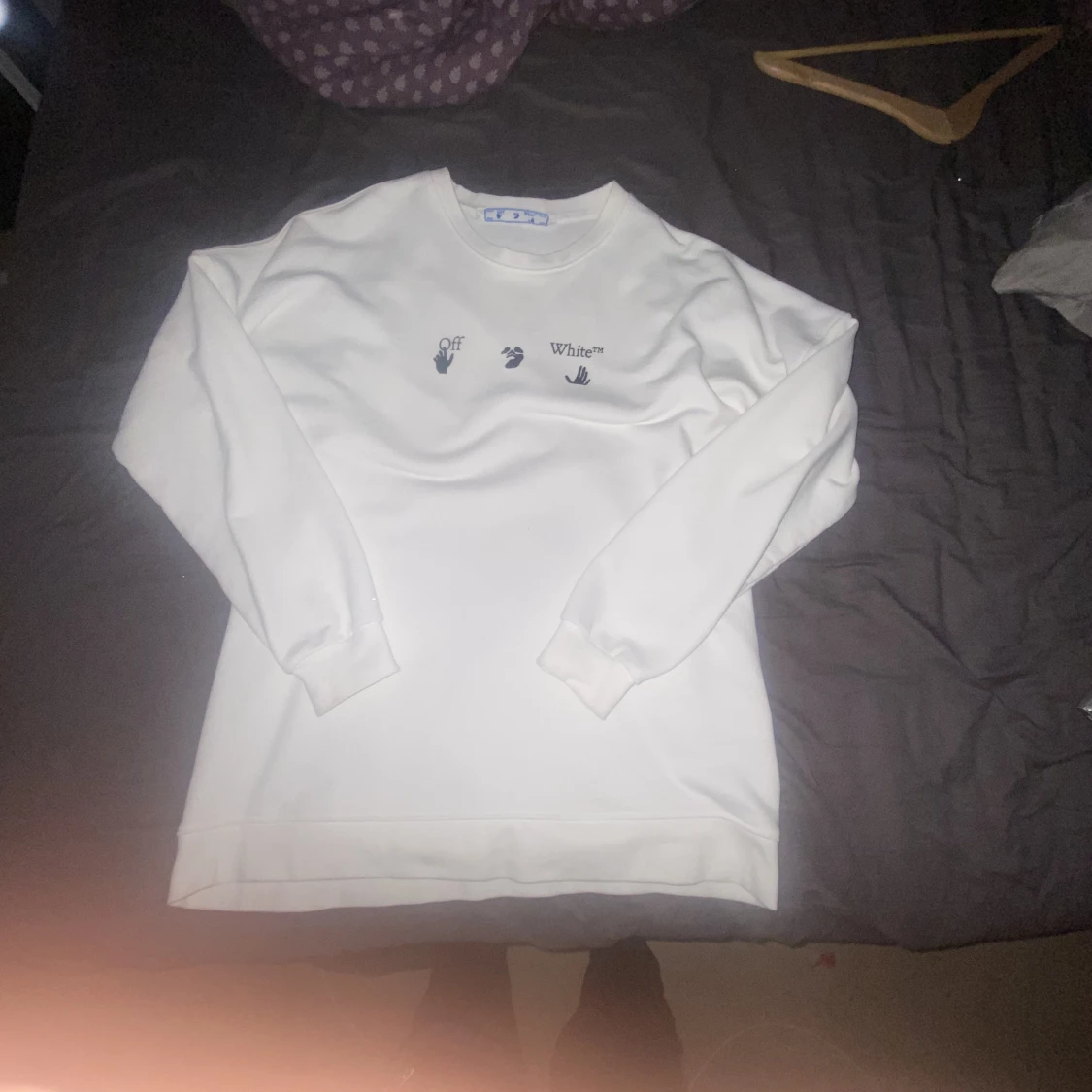 Oversized off white sweater in Size m.