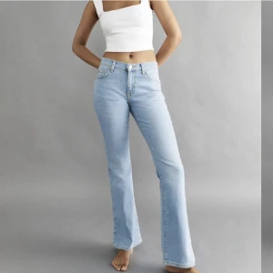 Gina jeans - Säljer dessa low waist bootcut jeans från gina tricot i stl 32 ❤️nyköpta och säljer då jag redan har liknande. Nypris: 500. Skriv privat för mer bilder