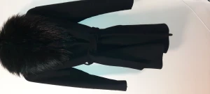 Pälskappa ifrån Rock and blue - Säljer du denna stiliga pälskappa ifrån Rock and blue, strl 40, passar dock en oversize S eller M. Inköptes på Kajs i Gbg för ca 1 år sedan. Den har använts ett fåtal gånger korta stunder, den är i nyskick. Ingen rökare eller inga djur. Inköpt för 3800kr.