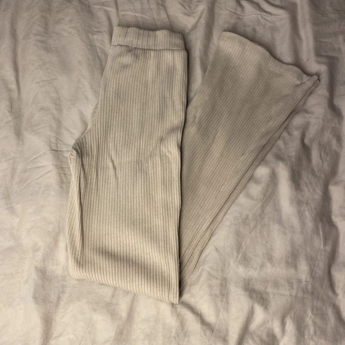 2-set beige t-shirt och byxor - 90