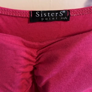 Rosa topp - Super fin rosa topp med scrunch, knytning på baksidan och inlägg vid bysten💗 storlek xs-s