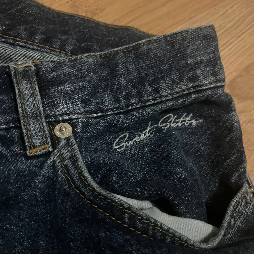 Sweet sktbs jeans i storlek M, inköpta för något år sedan men knappt aldrig använt dom, dom sitter Baggy.. Jeans & Byxor.