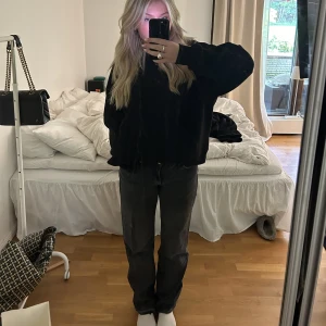 Jeans - Raka lågmidjade jeans från Gina Tricot i storlek 38. Knappt använda 