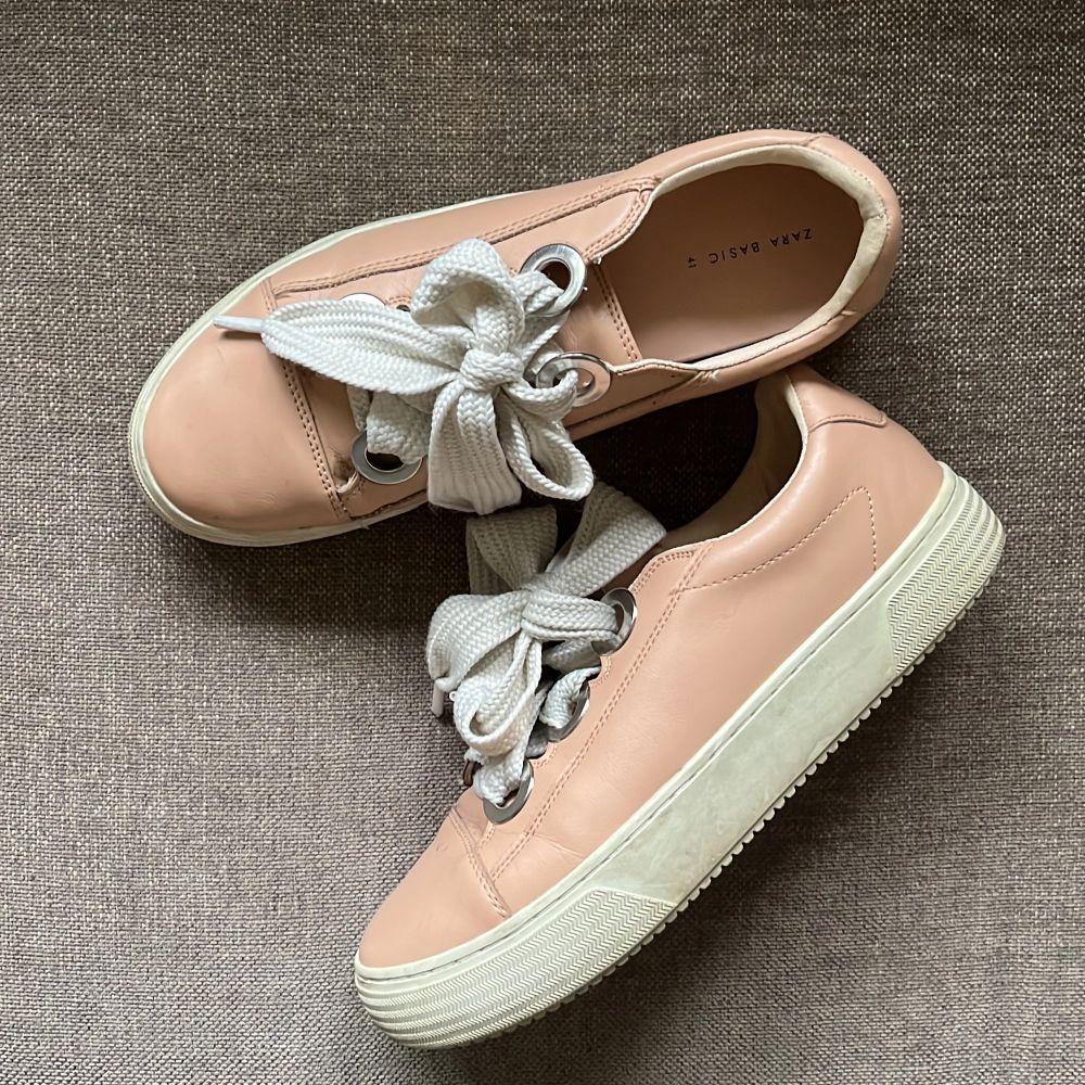 Rosa sneakers med clearance rosett