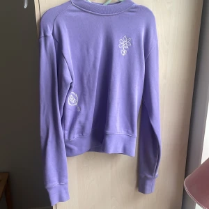 Ny Adidas tröja XXXS - Herrstorlek, men passar XS för tjej