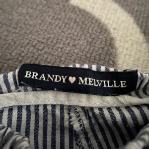 Byxa brandy Melville  - Mjukisbyxa/linnebyxa i bra skick från brandy Melville storlek onesize💘 pris kan diskuteras 