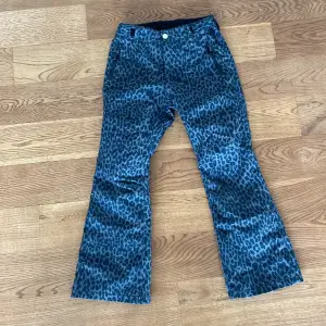 Skidbyxor leopard strl 150, 12-14 år