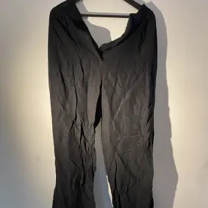 Black linen pants, good for summer, barely used. Size 46, from H&M