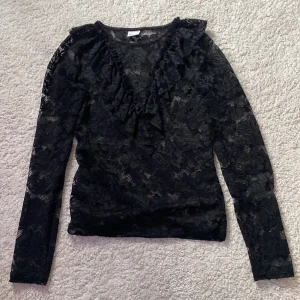 Spets tröja - Snygg spets tröja från gina!