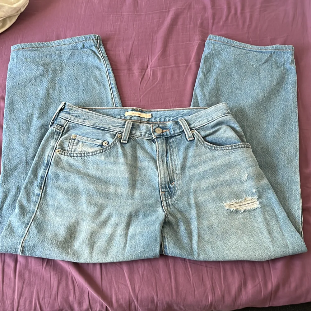 Baggy dad jeans, dom har en baggy fit,pris kan diskuteras . Jeans & Byxor.