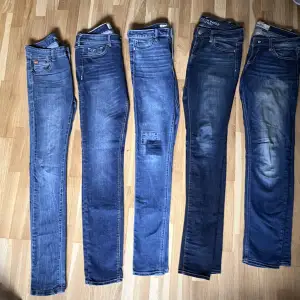 Paket med 5par jeans, 200kr för alla.   storlek 27/ S/M  1par Serious Sally, 3par Hollister, 1par Abercrombie 