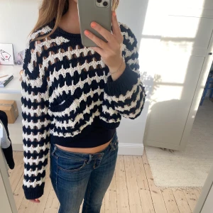 Topp - Skitsnygg tröja man kan ha en utekväll med ett linne under ✨