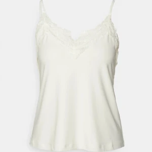 Stetsigt linne - Jätte fint spetsig linne från veromoda köpt på zalando super bra skick