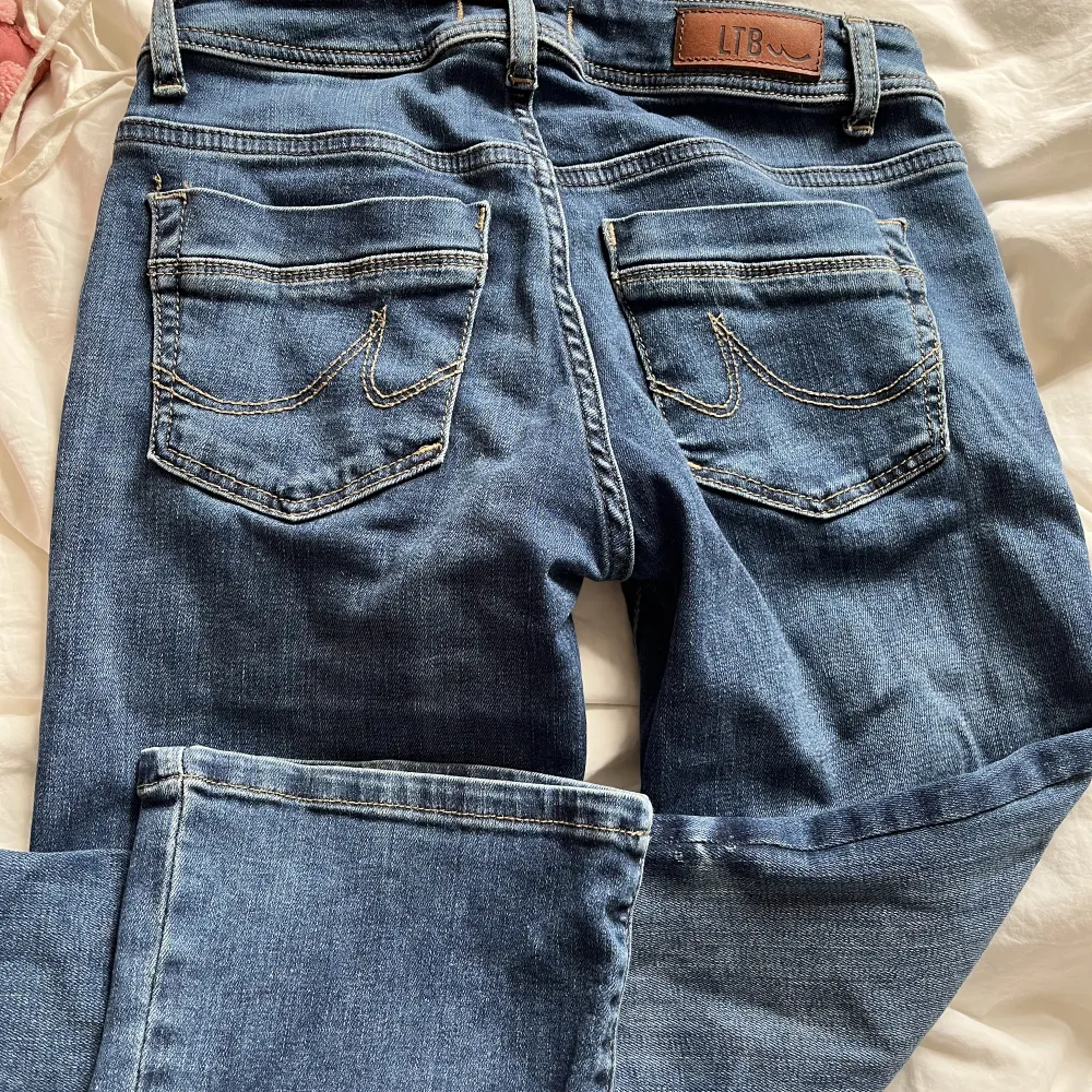 Jätte fina och sköna ltb jeans, köpt från zalando och är i jätte bra skick. ❤️kan diskuteras pris och skriv för mer bilder.. Jeans & Byxor.