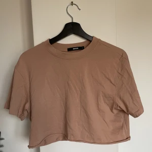 Ljusrosa kort t-shirt - Aldrig använd.