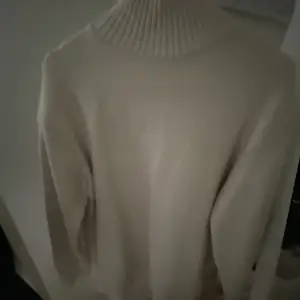 Stickad tröja från H&M! Används inte💓