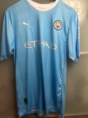 Man city T-shirt - En Manchester city t-shirt använd en gång. 