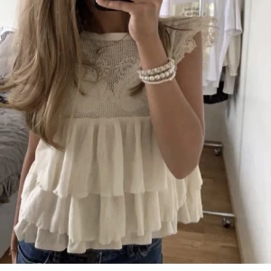 Topp Zara - Säljer denna as fina topp ifrån zara som endast är använd fåtal ggr