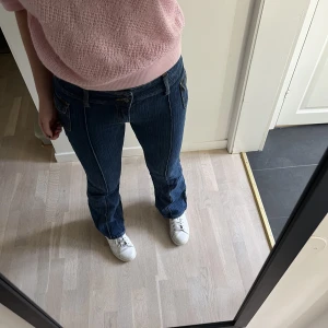 Brandy Melville Jeans  - Säljer dessa mörkblå jeans från Brandy Melville pga lite för korta på mig 💋 klicka inte på köp nu!!! 