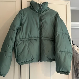 Puffer jacket - Puffer jacket från weekday. 