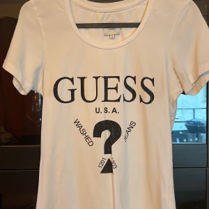 Guess tröja  - Stl s i bra skick 