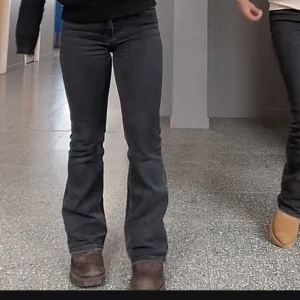 Bootcut jeans - Bootcut jeans från Gina. Dom har blivit för små för mig🤍 nypris 399kr som nu höjts till 499kr!