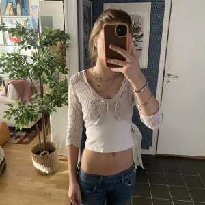 Bolero - Söt bolero, säljer då den aldrig kommit till användning 