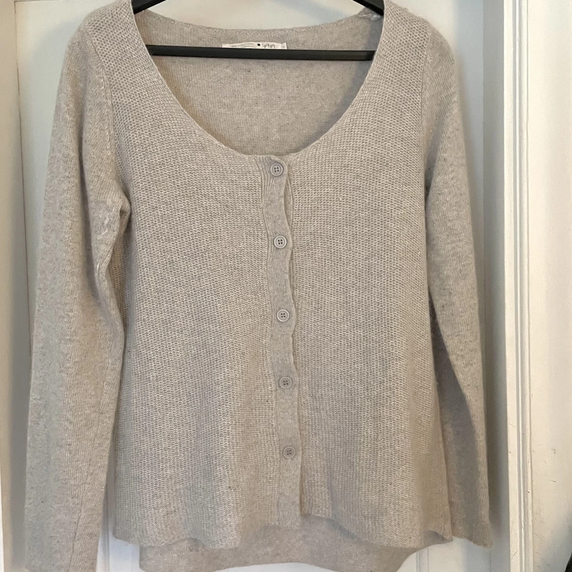 Grå stickad kofta - 90