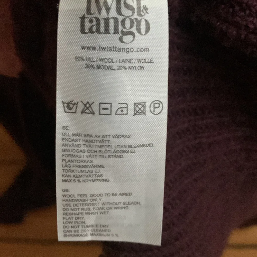 Stickad tröja från twist & tango. Använd men mycket bra skick . Stickat.