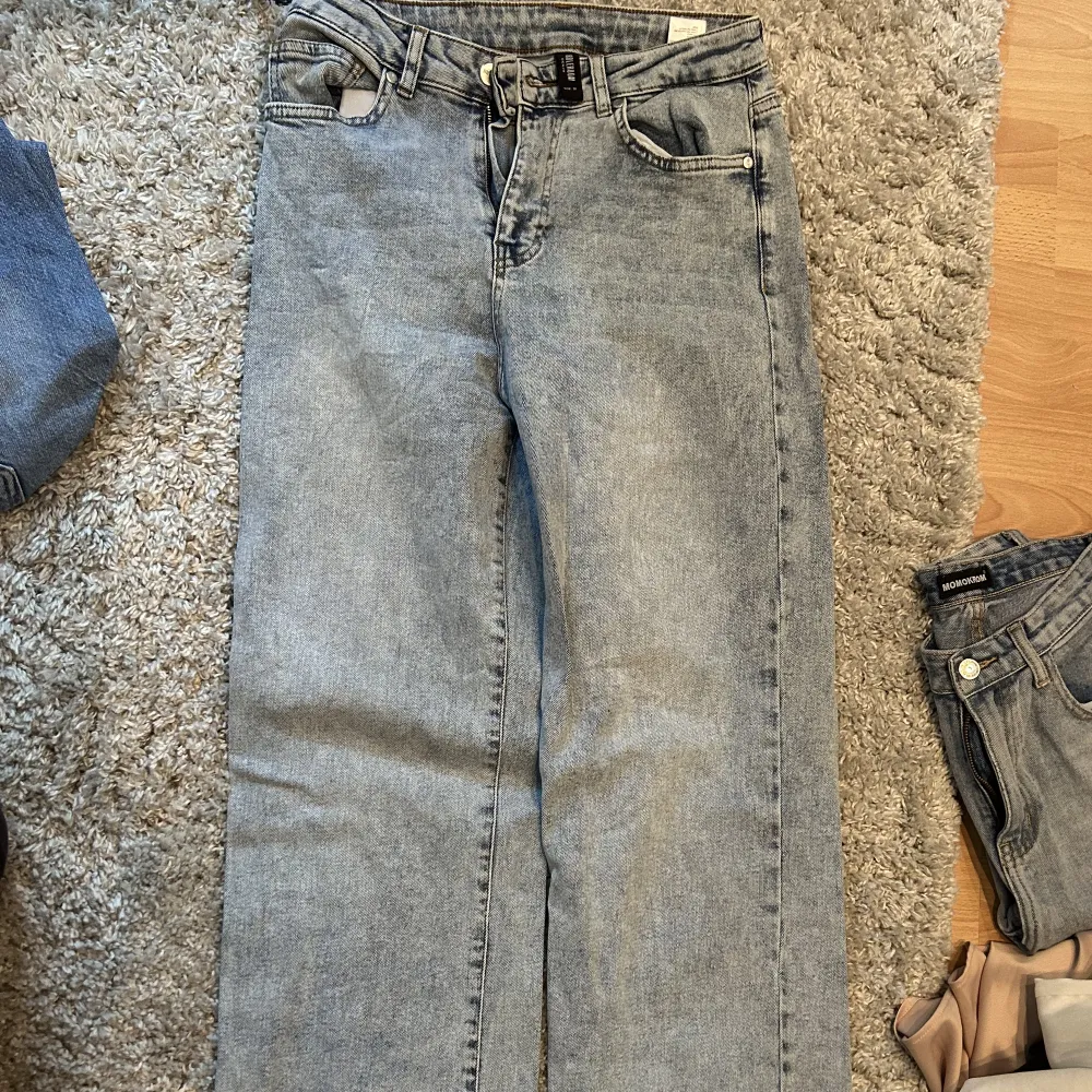 Storlek 38 Blå jeans från bubbelroom . Jeans & Byxor.