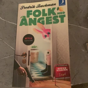 FOLK MED ÅNGEST- FREDRIK BACKMAN - En känd bok som även blivit en Netflix serie. ” folk med ångest” är en intressant bok som verkligen får in dig i karaktär. Jag är klar med den så har ingen användning. Mer information hör av dig