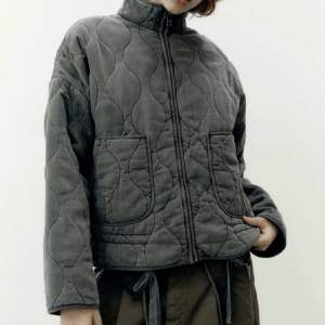 Säljer denna jacka från Zara i xs!💕