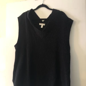 Stickad väst - 100kr+frakt!