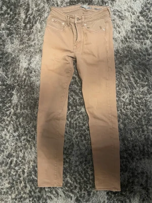 Jeans - Jeans från dressmann knappt använda och ser som nya ut  Slim fit  Kaffeburn