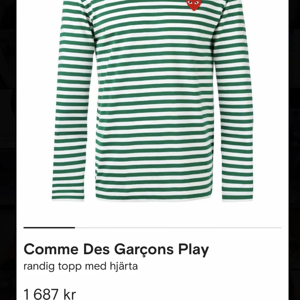 Comme Des Garçons Play tröja! Grön vit randig, Perfekt nu till skolstart och till hösten! Köptes för 1687kr! Storlek S! Inga defekter! Byter jättegärna!! Skriv för fler frågor eller bilder!!❤️❤️☺️. Tröjor & Koftor.