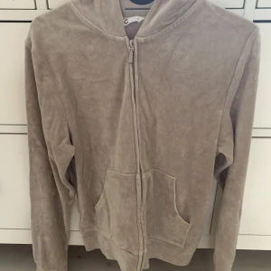 Cubus hoodie - Skön o snygg. Ganska använd men fortfarande i fint skick. Hör av er vid frågor