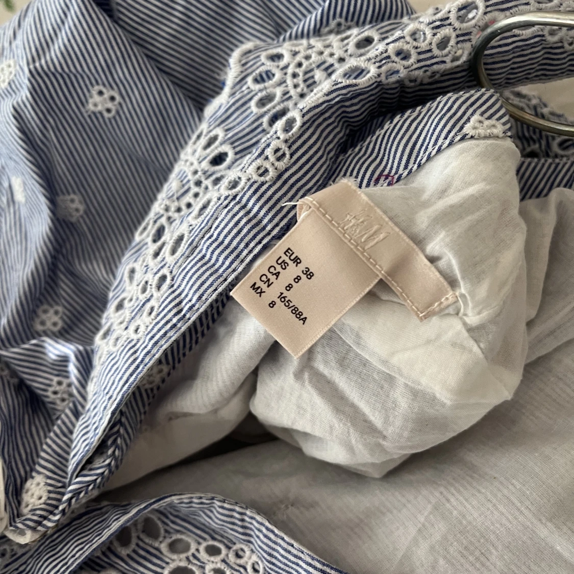 Klänning med brodyr - 91