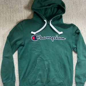 Champion Hoodie - Grön Champion hoodie i mycket bra skick storlek S