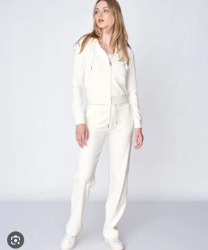 juicy catorce - Säljer hela sättet, pris går o diskutera vid snabb affär. Går även att köpa enbart byxorna för 550. Xs men funkar även för S