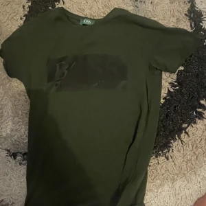 Hugo boss T-shirt  - Aldrig använd fint skick 