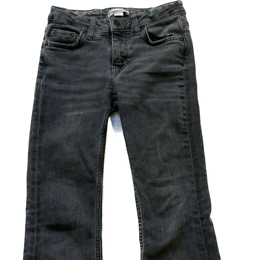 Ett grå bootcut jeans från Gina Tricot!. Jeans & Byxor.