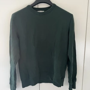 Acne studios sweatshirt  - Grön acne studios tröja * bra skick * storlek M * nypris 2400kr