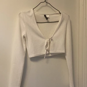 Kofta - Från Divided H&M säljer för 30kr+frakt. Inga deftekter andvänd endast en gång⭐️