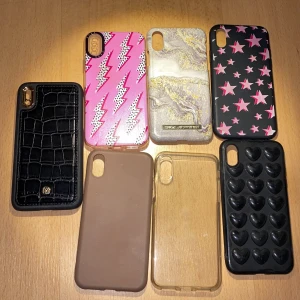 iPhone skal - iPhone skal till iPhone xs i olika färger och mönster💕 Endast skalet från ideal of Sweden har några defekter men som inte märks av i stor del💓 Alla skal spritas av inann postning, hör av dig om fler frågor 💕 Alla för  60kr+frakt🤟🏼