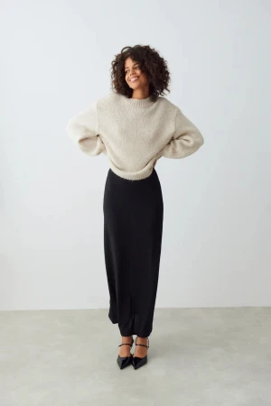 Stickad beige tröja❤️ - Säljer min stickade tröja från ginatricot ❤️ Den e köpt för 499 o är helt slutsåld på hemsidan hör av er vid intresse❤️storlek xs ❤️❤️